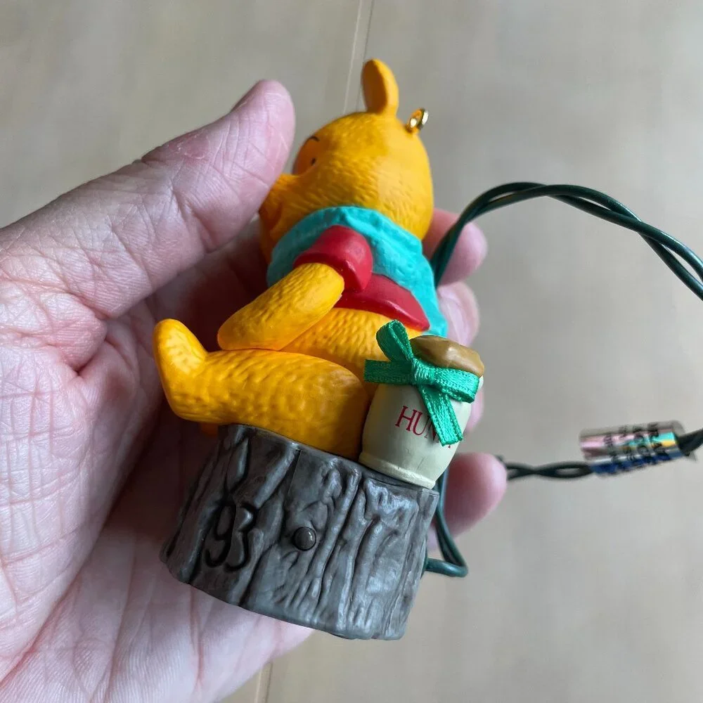 Vintage‎ 1993 Hallmark Keepsake Magic Winnie The Pooh Christmas Ornament